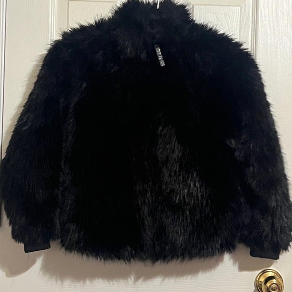 Girl’s Black Faux Fur Zip Jacket - Picture 4 of 4